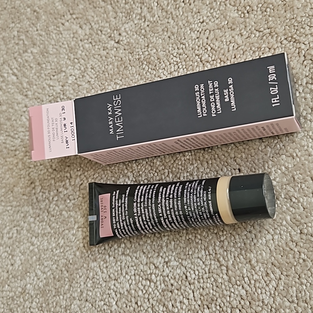 Mary Kay Luminous 3D Foundation Ivory W130